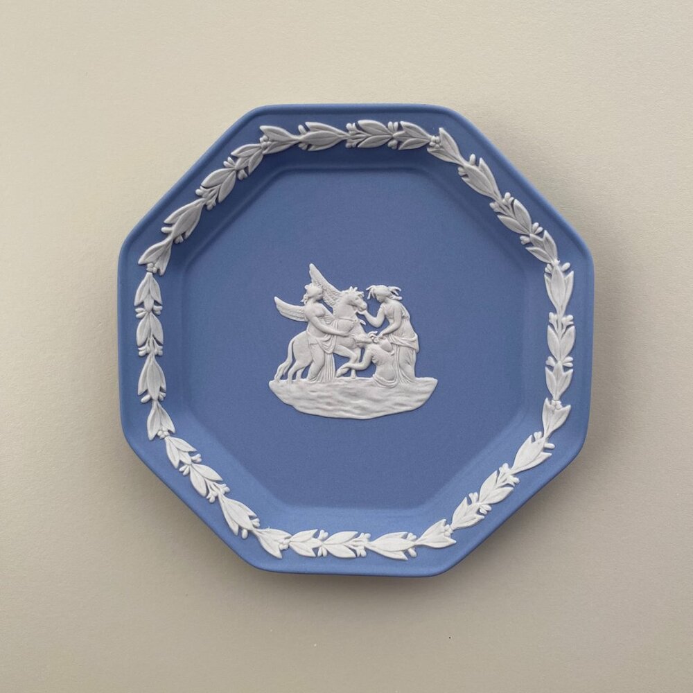 Wedgwood Blue Jasperware Octagonal Plate with White Motif - Muses with Pegasus - Picture 2 of 6